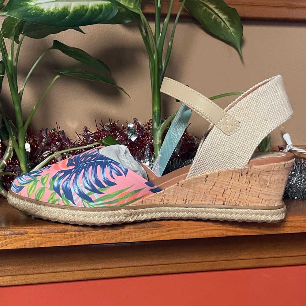 BARETRAPS OCEAN CORK ANKLE STRAP ESPADRILLES CORAL MULTI. SIZE 11W. NEW IN BOX.